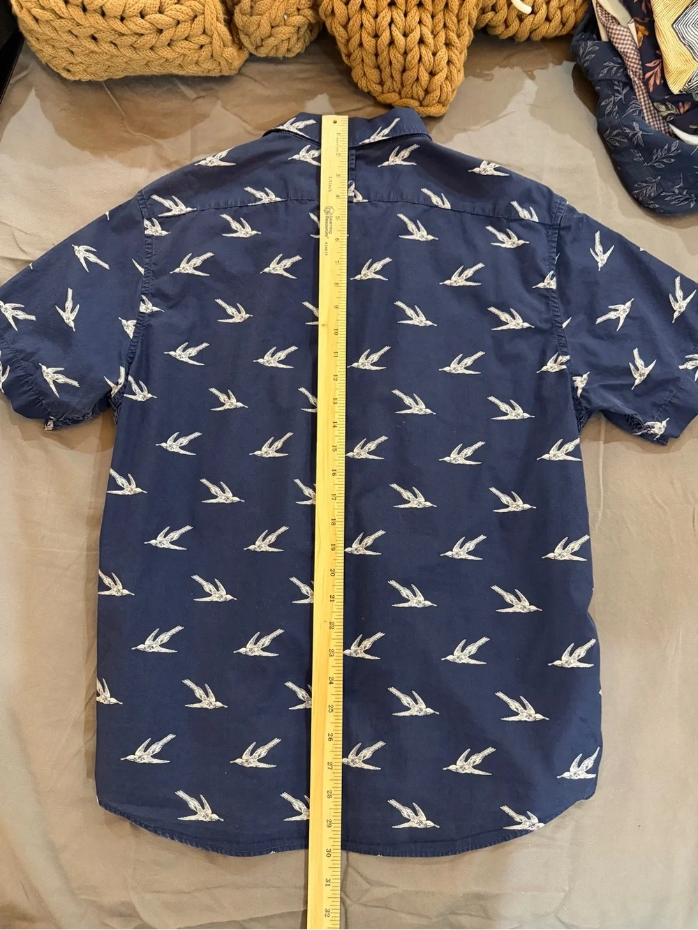 Banana Republic Men's Navy Short-Sleeve Button-Up Shirt with White Bird Print